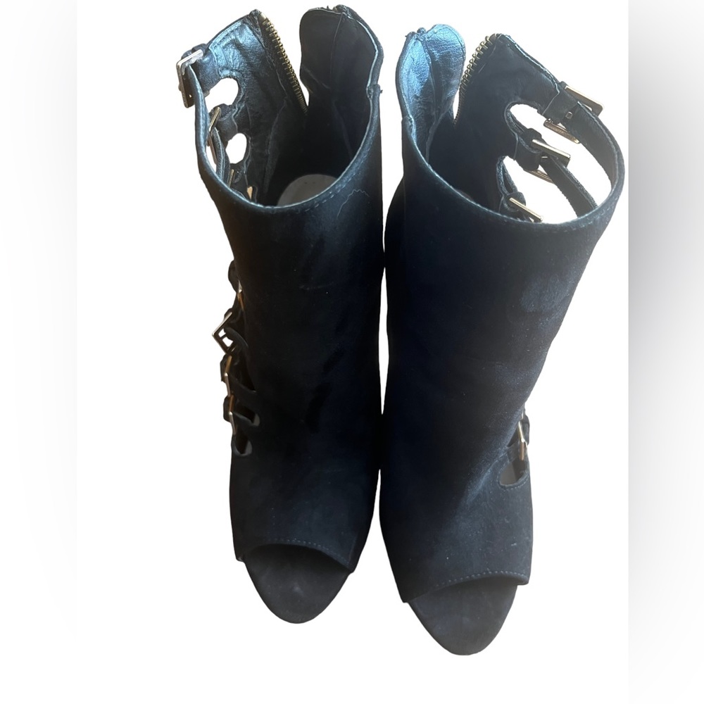 Shoe dazzle black Christy bootie size 9US only worn once.